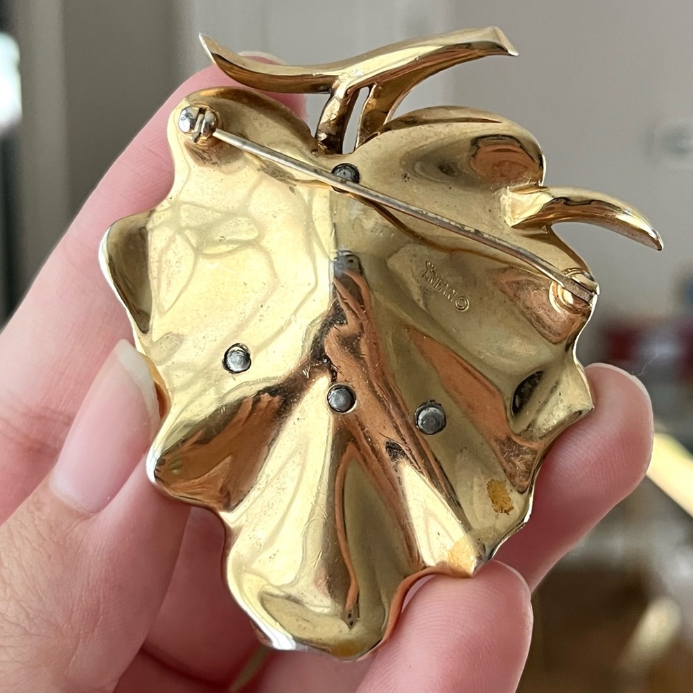 Vintage Trifari Crown 50s Under The Sea Coral Reef Mother of Pearl Gold Brooch - Picture 14 of 14